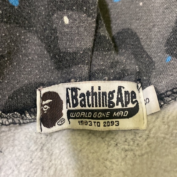 A BATHING APE HOODIE (BAPE) - Picture 3 of 3